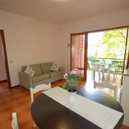 Comfortable Three In Lignano With Parking アパート *