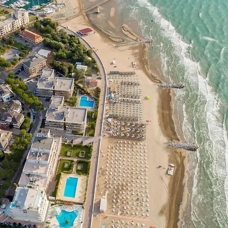 Comfortable Three In Lignano With Parking Apartment Lignano Sabbiadoro