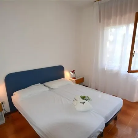 Comfortable Three In Lignano With Parking *