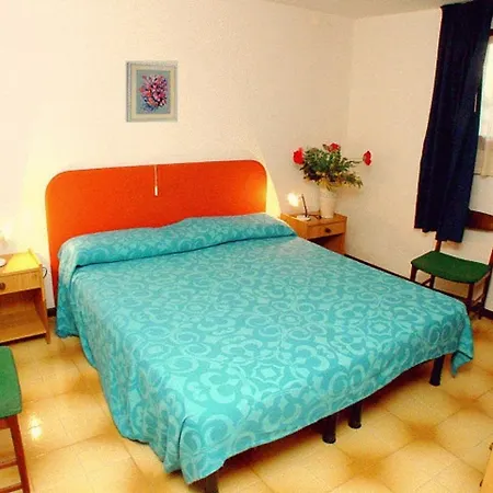 Comfortable Three In Lignano With Parking *