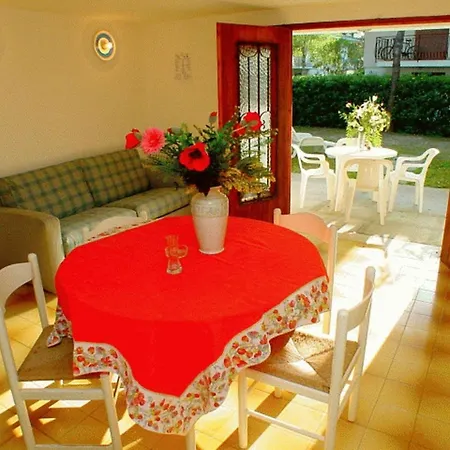 Comfortable Three In Lignano With Parking *