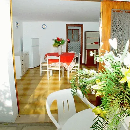 Comfortable Three In Lignano With Parking Apartment